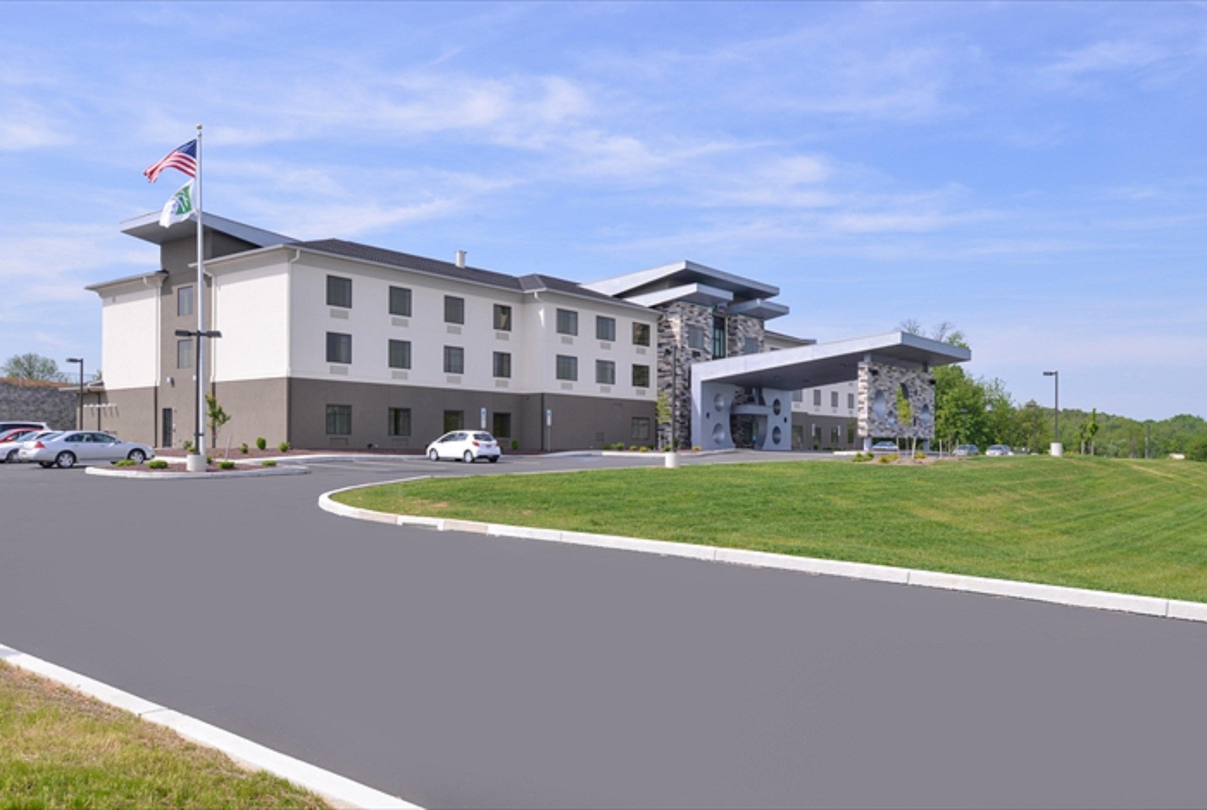 Holiday Inn Express & Suites Shippensburg By Ihg Exterior photo