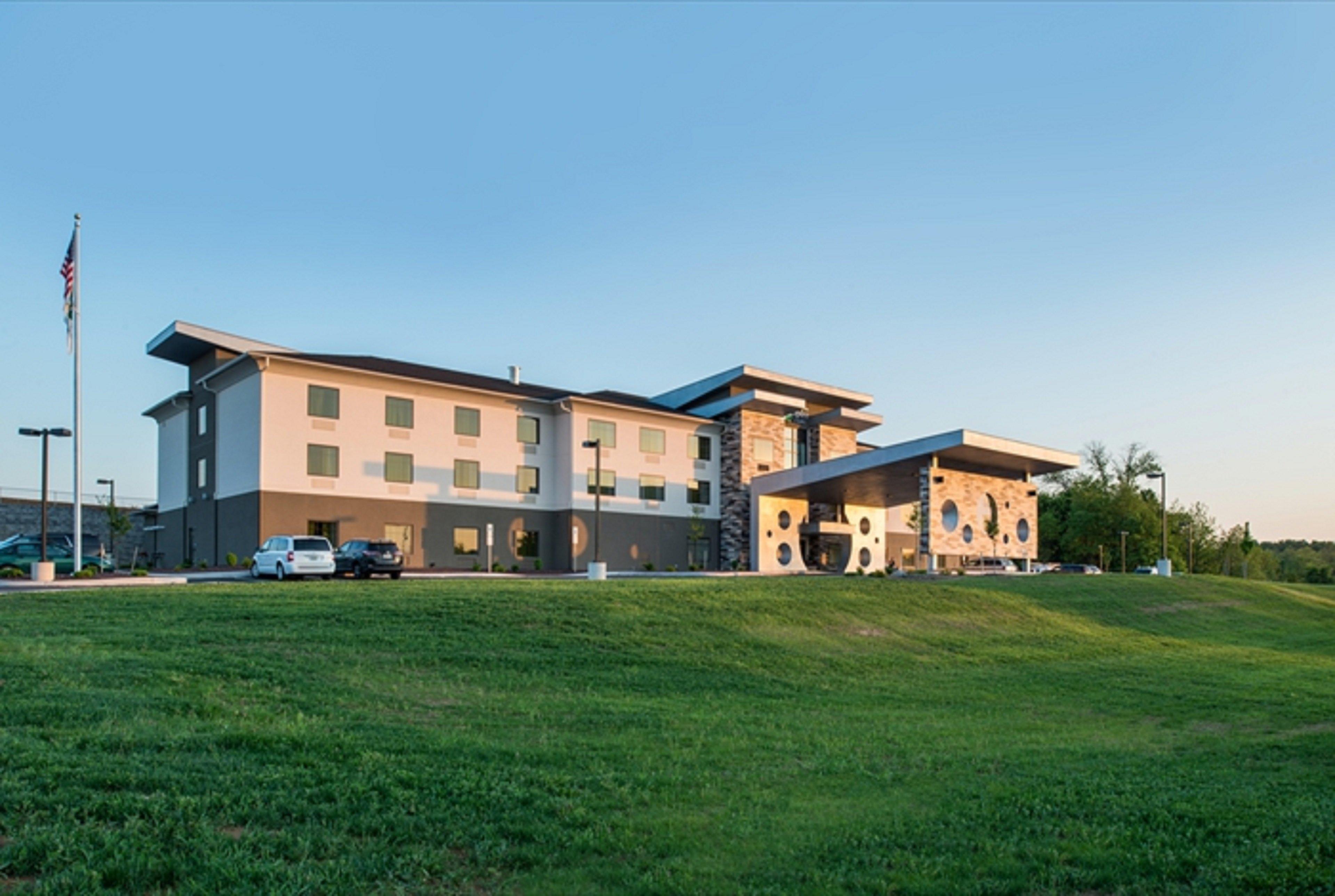 Holiday Inn Express & Suites Shippensburg By Ihg Exterior photo