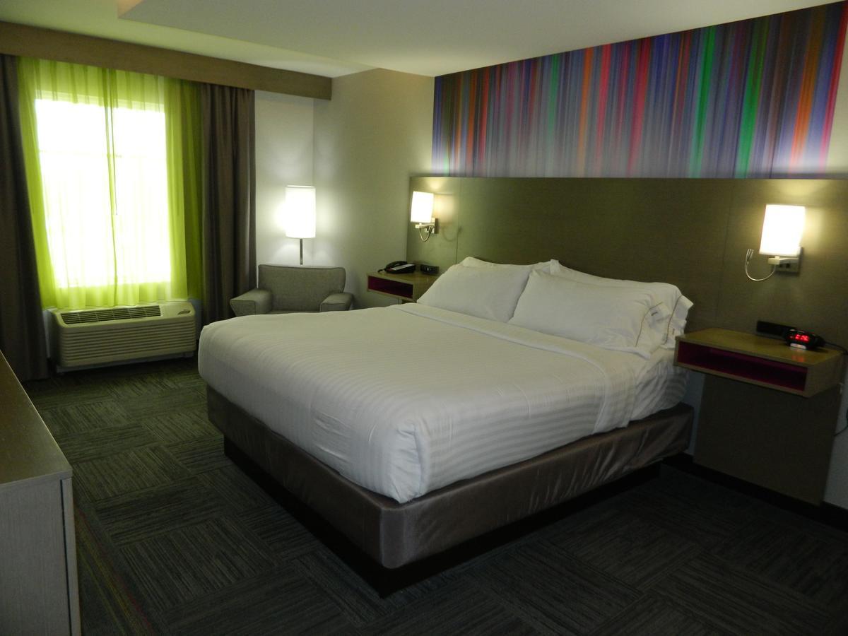 Holiday Inn Express & Suites Shippensburg By Ihg Exterior photo