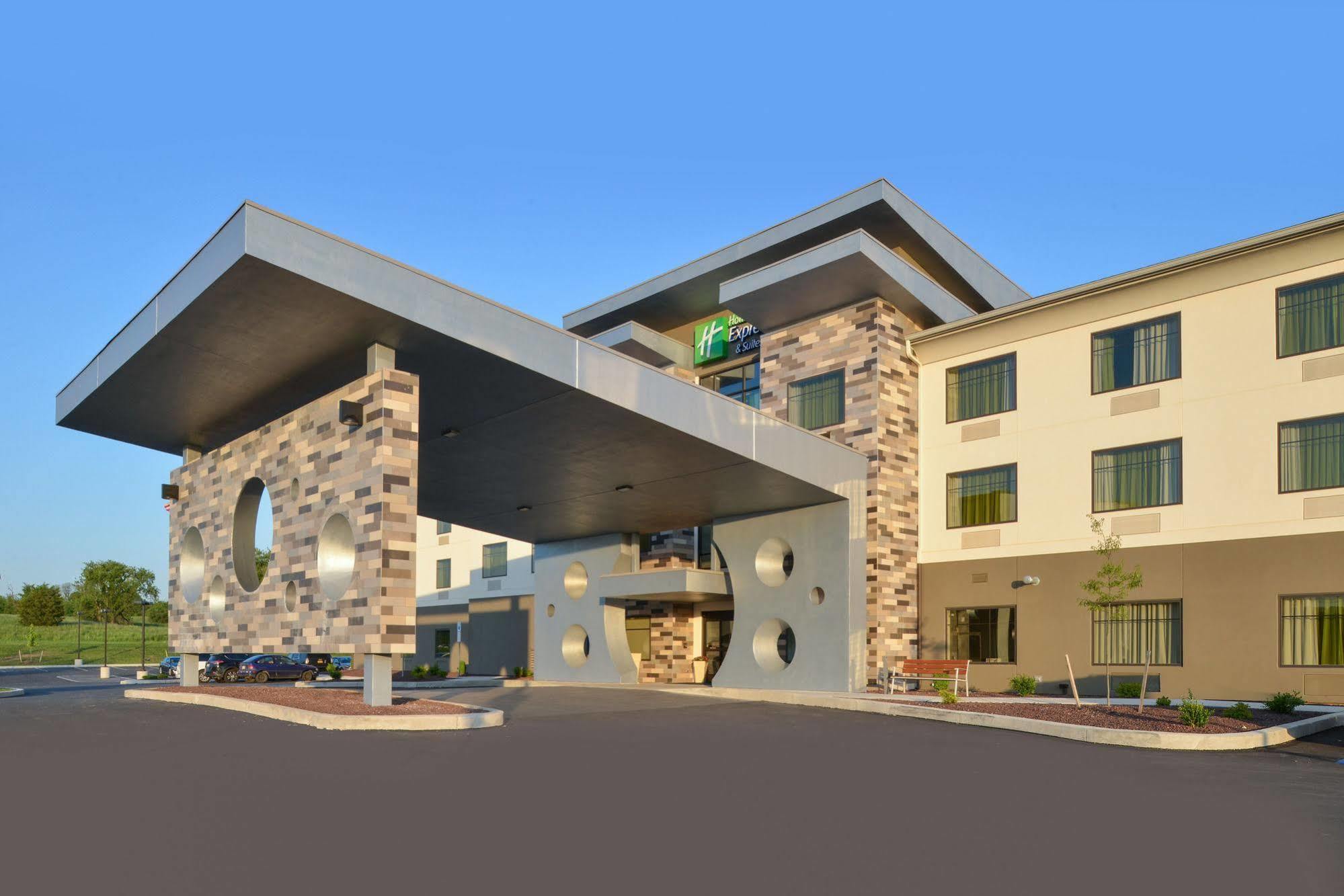 Holiday Inn Express & Suites Shippensburg By Ihg Exterior photo